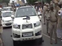 आगरा: BSP नेता नसीमुद्दीन सिद्दीकी के काफिल पर पथराव, हिरासत में 8 लोग