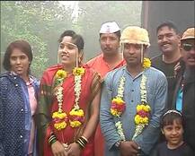  कोल्हापुर की अनोखी शादी, दूल्हा दुल्हन ने आसमान में पहनाई एक दूसरे को वरमाला!