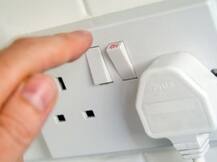 मानसून में करंट से होने वाली मौत टल सकती है सावधानी से!