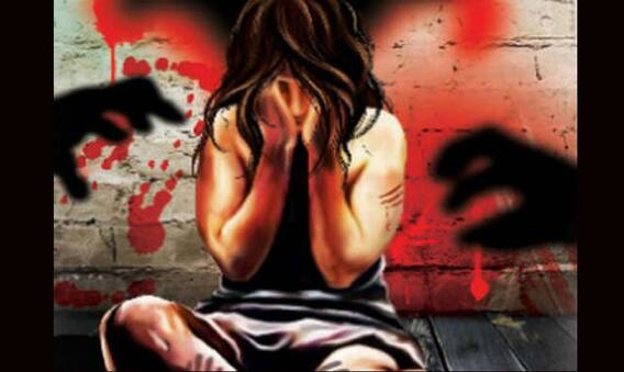 नौकरी की तलाश में दिल्ली आई महिला से पहचान वालों ने चलती कार में किया गैंगरेप