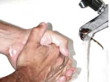 अपोलो ने 'हैंड सैनिटाइजिंग रिले' में विश्व रिकॉर्ड बनाया