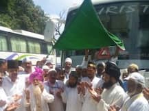 वाराणसी: 16 जिलों से 300 जायरीनों का पहला जत्था हज के लिए हुआ रवाना