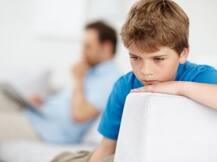 अगर आपका बच्चा भी स्मार्टफोन से खेलता है तो उसे रोके नहीं बल्कि...