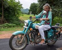 मध्य प्रदेश: छेड़खानी करने वाले 14 साल के लड़के के परिवार समेत पूरे गांव को जर्मन महिला का सबक