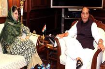 कश्मीरः आतंकियों के खिलाफ ऑपेरशन पर रोक के फैसले में एक राय नहीं: सूत्र