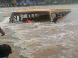 Rajasthan School Bus Falls Into A River Around 50 Children Were On Board All Safe राजस्थान : 50 बच्चों से भरी स्कूल बस नदी में गिरी, गांव वालों ने सभी को बचाया
