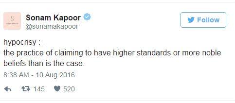 आगे सोनम ने ढ़ोंग की परिभाषा लिखते हुए बाताय कि ढ़ोंग तब होता है जब कोई अपने स्तर को जनाने के बावजूद उसे बढ़ा-चढ़ाकर पेश करता है और फिर अभिजीत चुप हो गए.