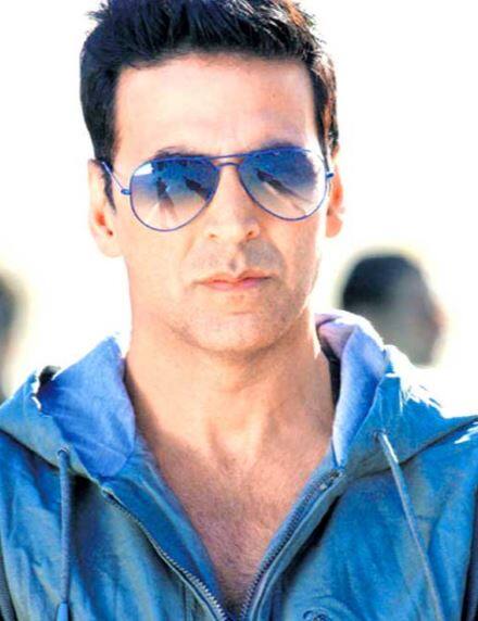  रितिक रोशन स्टारर फिल्म 'Mohenjo Daro' और अक्षय की फिल्म 'Rustom' एक ही साथ रिलीज होने जा रही है.