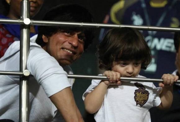 अबराम 'आइरन मैन' के बहुत बड़े फ़ैन हैं और शाहरुख को अपना बेस्ट फ्रेंड मानते हैं. जब भी कोई उनसे पूछ्ता है कि वे इतने क्यूट क्यों हैं? तब अबराम अपनी प्यारी सी मुस्कान के साथ जवाब देते हैं कि वे पैदा ही ऐसे हुए हैं. 