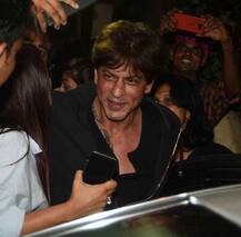 PM मोदी के 500-1000 के नोटों को बंद करने के फैसले पर शाहरुख खान ने दिया है अपना रिएक्शन!