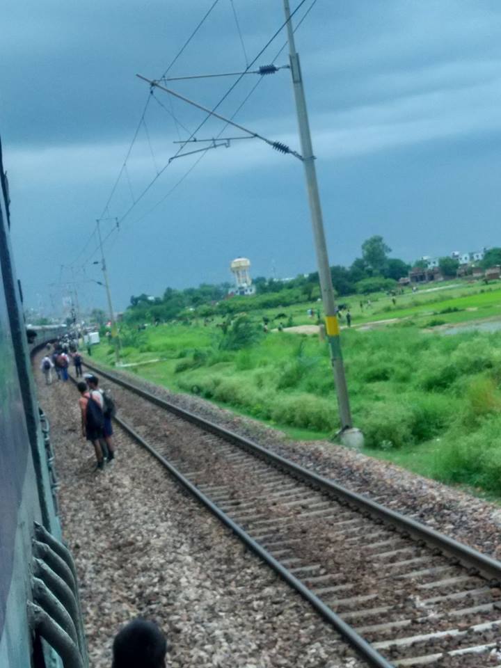 रानीखेत एक्सप्रेस के दस डिब्बे पटरी से उतरे, कोई हानि नहीं 10 Coaches Of Ranikhet Express Derail रानीखेत एक्सप्रेस के दस डिब्बे पटरी से उतरे, कोई हानि नहीं