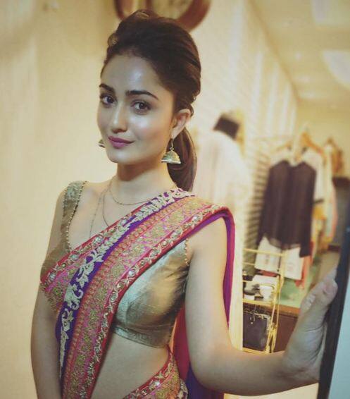 त्रिधा बॉलीवुड में चुनौतीपूर्ण भूमिका कर नाम कमाना चाहती हैं. वे माधुरी दीक्षित की काफी बड़ी फैन हैं और उन्हें अपना आइडल मानती हैं.