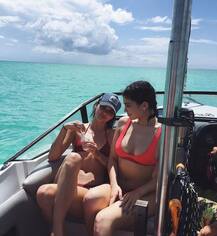 IN PICS: इस मशहूर एक्ट्रेस ने बिकिनी में फोटो डाल मचाई सोशल मीडिया पर खलबली!