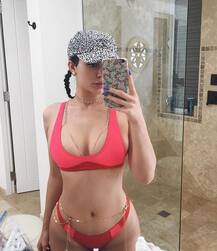 IN PICS: इस मशहूर एक्ट्रेस ने बिकिनी में फोटो डाल मचाई सोशल मीडिया पर खलबली!