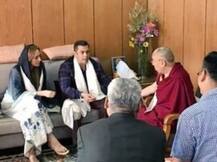 दलाई लामा से मिले सलमान और यूलिया