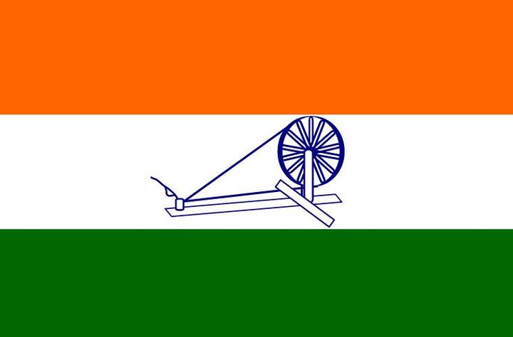 वर्ष 1931 तिरंगे के इतिहास का एक महत्वपूर्ण वर्ष है. तिरंगे को भारत के राष्ट्रीय झंडे के रूप में अपनाने के लिए एक प्रस्ताव पारित किया गया और इसे राष्ट्र-ध्वज के रूप में मान्यता मिली. यह झंडा केसरिया, सफेद और बीच में गांधी जी के चलते हुए चरखे के साथ था. यह भी साफ तरह से बताया गया था कि इसका कोई साम्प्रदायिक महत्त्व नहीं होगा.