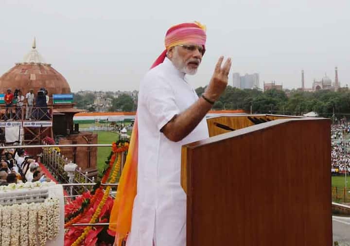 लाल किले के प्राचीर से पीएम मोदी का बड़ा एलान, गरीबों के इलाज पर एक लाख रुपये खर्च करेगी सरकार.