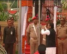 राहुल, अखिलेश, राजनाथ समेत कई नेताओं ने दी तिरंगे को सलामी