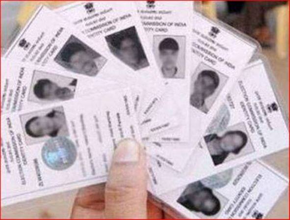 आप चाहें तो ऑनलाईन आवेदन भी कर सकते हैं या फिर अपने नजदीकि निर्वाचन आयोग के दफ्तर जाकर आवेदन कर सकते हैं.