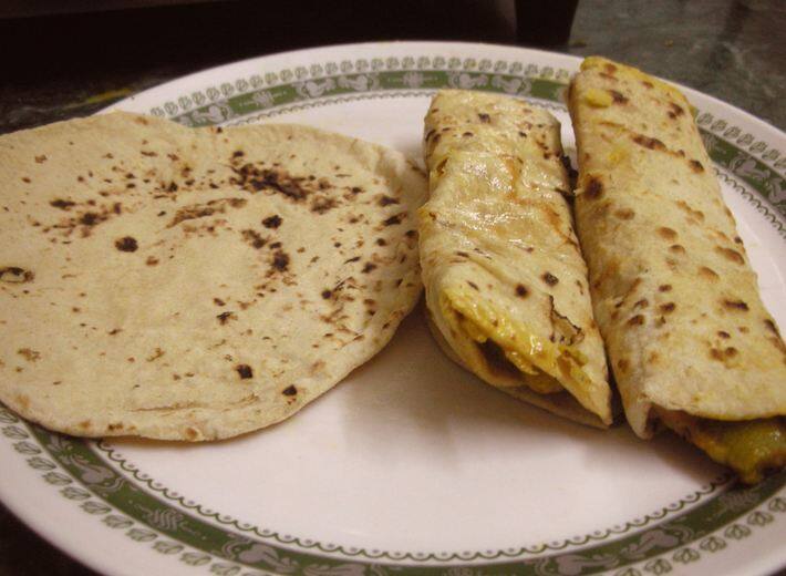 Health Tips: वजन घटाना है तो खाइये 5 तरह की ये रोटियां Health Tips good amount of fiber is found in Roti which is good for digestive system Health Tips: वजन घटाना है तो खाइये 5 तरह की ये रोटियां