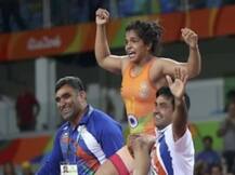 अब तो सेल्फी खिंचवा सकती हैं साक्षी मलिक