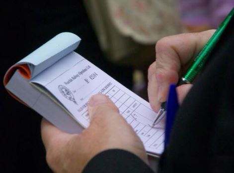 IN PICS: TTE को ट्रेन में करने होते हैं ये 5 जरुरी काम, जानें यात्रा के दौरान क्या हैं एक यात्री के अधिकार! 