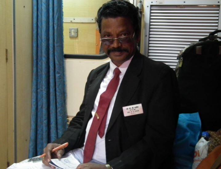 ट्रेन में पंखे और लाइट खराब होने पर आप TTE से शिकायत कर सकते हैं. TTE को आपकी शिकायत पर एक्शन लेना ही होता है. ट्रेन में साफ-सफाई का ध्यान भी TTE को ही रखना होता है.