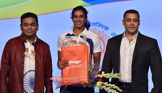 इस मौके को और भी शानदार बनाते हुए सिंधू के ट्विटर हैंडल से भी कुछ खास तस्वीरें शेयर की गईं.