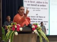 सेल्फी के चक्कर में लोग करते हैं गायों का उत्पीड़न: उमा भारती