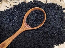 Health Benefits And Medicinal Uses Of Kalonji Oil Black Seeds गंजेपन को रोकना है तो ऐसे करें कलौंजी के तेल का इस्तेमाल