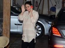 IN PICS: फिर कैमरे में कैद हुईं करीना, साफ दिखा बेबी बंप!