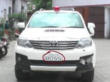 ये हैं अखिलेश के दर्जा प्राप्त मंत्री, गाड़ी की प्लेट पर नंबर की जगह लिखा 'BOSS'