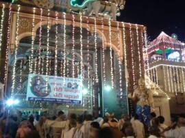 Pics Of Beautifully Decorated Temples For Janmashatmi In Mathura IN PICS: जन्माष्टमी की तैयारियां पूरी, दुल्हन के जैसे सजे मंदिर