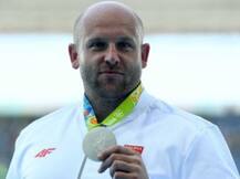 पोलैंड के ओलंपिक खिलाड़ी ने कैंसर पीड़ित बच्चे के इलाज के लिए पदक बेचा