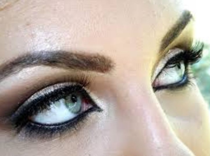 Eye Makeup Tips Makeup should not be spoiled by spreading Kajal Eye Makeup Tips: आंखों का काजल फैलने से बिगड़ जाता है मेकअप? फॉलो करें ये टिप्स, कभी नहीं फैलेगा