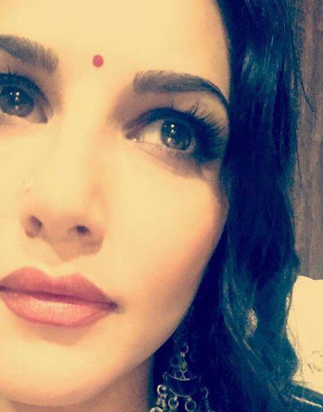 सनी की ये तस्वीर आजकल सोशल मीडिया पर जमकर वायरल हो रही है.