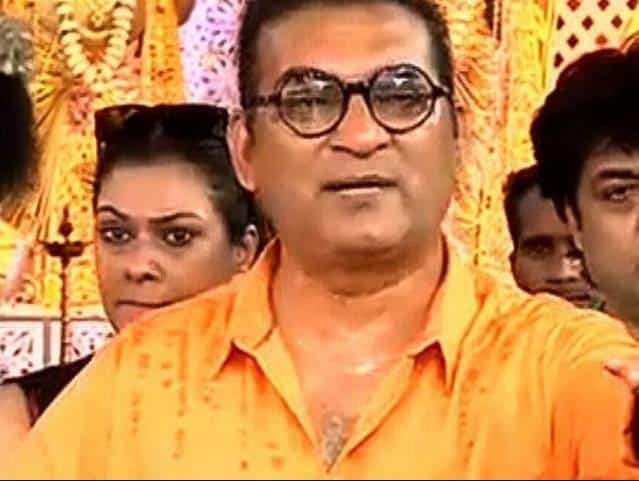 आपको यह भी बता दें कि कल राज ठाकरे की पार्टी एमएनएस ने 48 घंटे का अल्टीमेटम दिया था. गायक अभिजीत भी पाकिस्तानी कलाकारों के खिलाफ खुलकर सामने आ गए हैं. गद्दार कहते हुए ऐसे लोगों को देश से निकालने की वकालत की है. हालांकि पुलिस सुरक्षा की बात कह रही है लेकिन देश में इस बात पर बहस शुरू हो गई है कि पाकिस्तान के कलाकारों को देश में काम करने दिया जाए या नहीं.