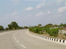 अमेठी: अयोध्या जा रही श्रद्धालुओं से भरी बस पलटी, 2 की मौत और 25 घायल