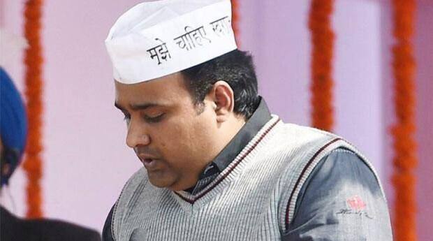 उनका यह बयान आप (आम आदमी पार्टी) विधायक संदीप कुमार की गिरफ्तारी के बाद आया है जिनपर एक महिला ने बलात्कार का आरोप लगाया है.