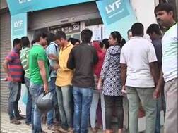 छोटे शहर तो दूर राजधानियों में भी जिओ सिम के लिए करनी पड़ रही मशक्कत