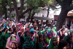 UP Anganwadi Recruitment: आंगनबाड़ी कार्यकत्रियों के 500 पदों पर भर्ती जल्द, पढ़ें डिटेल्स