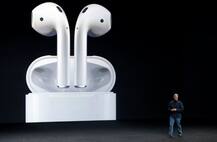 सोने के दौरान इस व्यक्ति ने गलती से निगल लिया एपल AirPod, पेट के अंदर भी काम करता रहा एपल का ये प्रोडक्ट