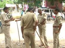 इलाहाबाद:  जिओ सिम के लिए जमकर कटा हंगामा, पथराव-तोड़फोड़ के बाद स्टोर बंद