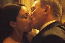 मुझे सिर्फ ब्रा में शर्म आती है और इसलिए मैं टॉप पहनना पसंद करती हूं: प्रियंका