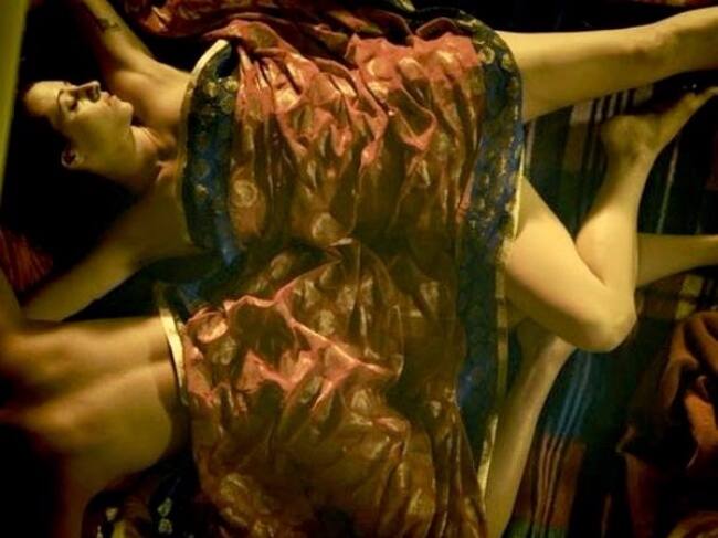 शर्म को ऐसी चीज़ नहीं है जो सेंसर बोर्ड किसी सीन को काटकर लोगों को नहीं सिखा सकता है.  जिसे शर्मिले स्वाभाव या सेंसर बोर्ड की परिभाषा के हिसाब से संस्कारी होना होगा उसे किसी सीन के होने या नहीं होने से बहुत फर्क नहीं पड़ेगा.