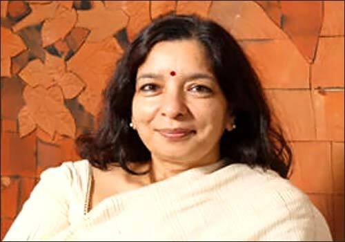 फार्च्यून ने कहा कि 57 साल की शिखा शर्मा ने एक्सिस बैंक को एक मामूली बैंक से देश के निजी क्षेत्र के सबसे अधिक तेजी से विकास दर्ज करने वाले बैंक में बदल दिया जिसका राजस्व 2015 में 15 प्रतिशत बढ़कर 7.9 अरब डॉलर हो गया. इसकी 1,800 शहरों और कस्बों में 3000 ब्रांच हैं.