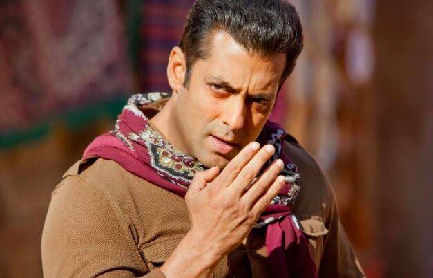 15 अगस्त 2012 को रिलीज हुई सलमान की फिल्म ‘एक था टाइगर’ ने अपनी कमाई से बॉक्स ऑफिस को हिला दिया था. एक था टाइगर ने करीब 199 करोड़ का बिजनेस किया. इस फिल्म में सलमान और कैटरीना की जोड़ी ने दर्शकों का खूब मनोरंजन किया था. एक था टाइगर का निर्देशन कबीर खान ने किया था जबकि प्रोड्यूस आदित्य चोपड़ा ने किया था. सलमान ने फिल्म में RAW एजेंट का किरदार निभाया था.