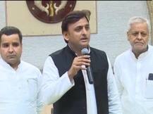 \'बाहरी\' लोगों पर भड़के सीएम अखिलेश, बोले- ‘सरकार में झगड़ा, परिवार में नहीं\'