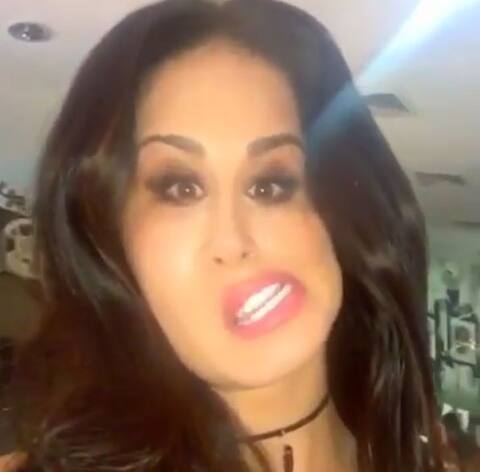 Watch: सनी की ये वीडियो देखकर हंस-हंसकर लोटपोट हुए बिना नहीं रह पाएंगे आप...!