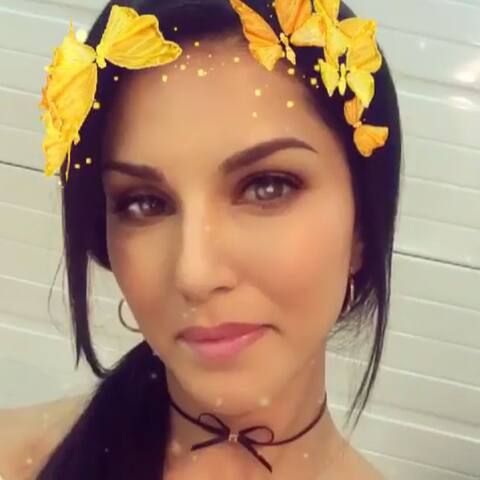 Watch: सनी की ये वीडियो देखकर हंस-हंसकर लोटपोट हुए बिना नहीं रह पाएंगे आप...!